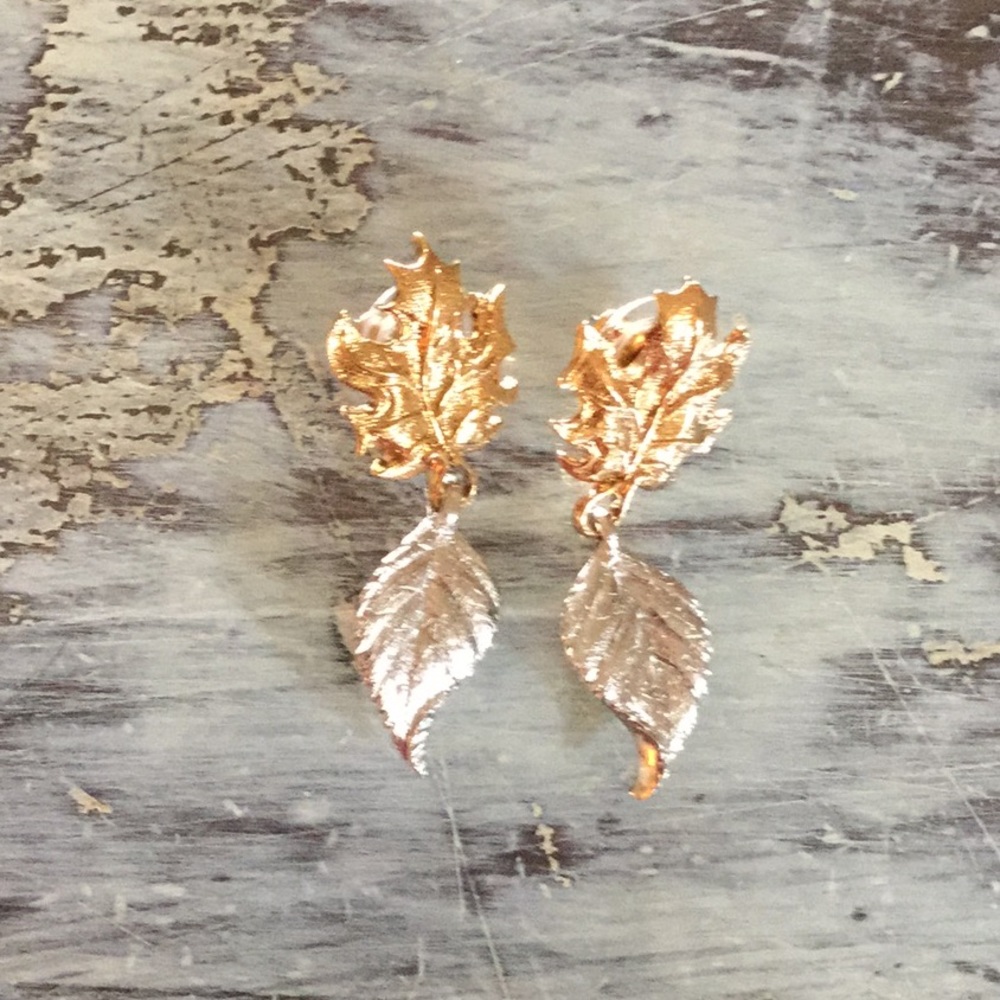 VINTAGE AVON two tone leaf earrings🍂